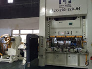 Nivelando a automatização de perfuração do equipamento do Straightener do alimentador da bobina 12 meses de garantia